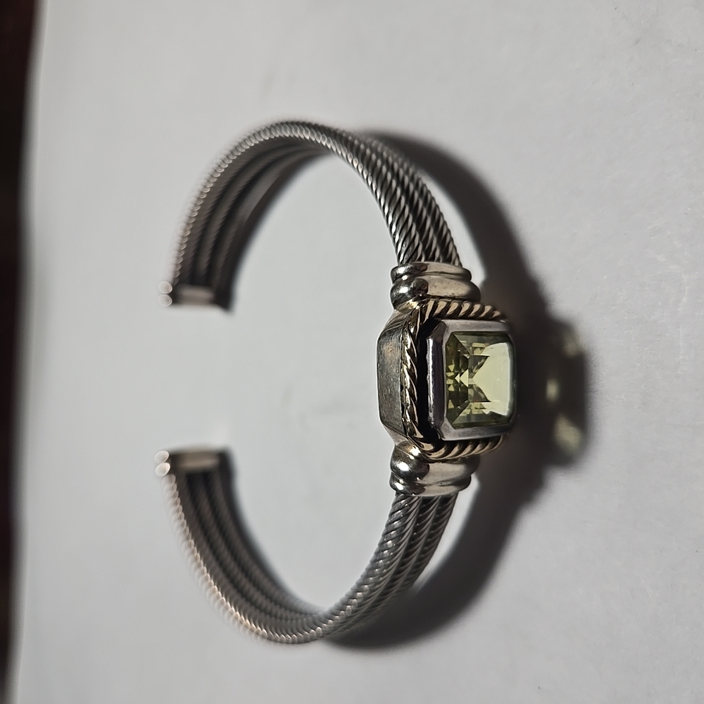 Elegant Silver Bracelet with Yellow Gemstone